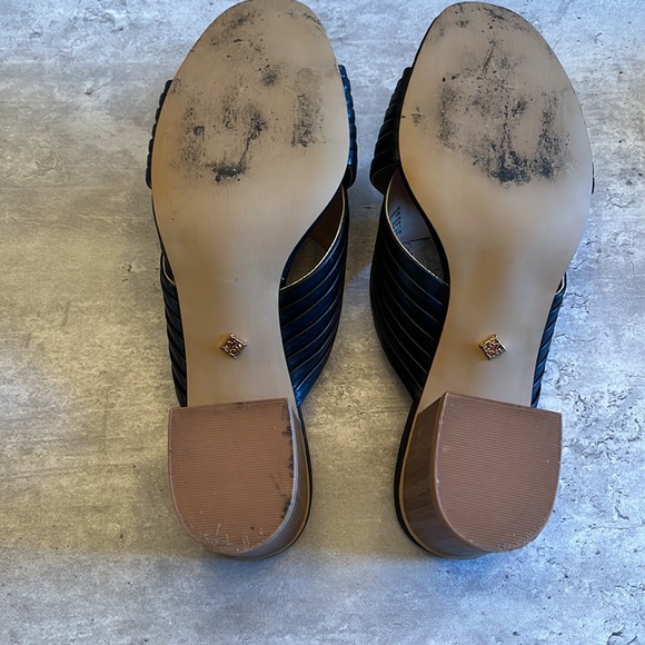 Nanette Lepore black leather sandals size 8 - pleated crossband - open toe EUC - Picture 8 of 8